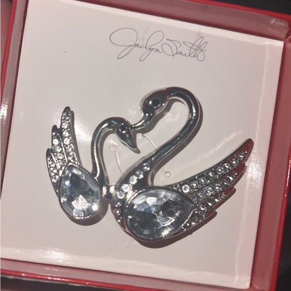 Swan pin - Picture 1 of 2